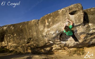 Ixi bouldering in El Cogul